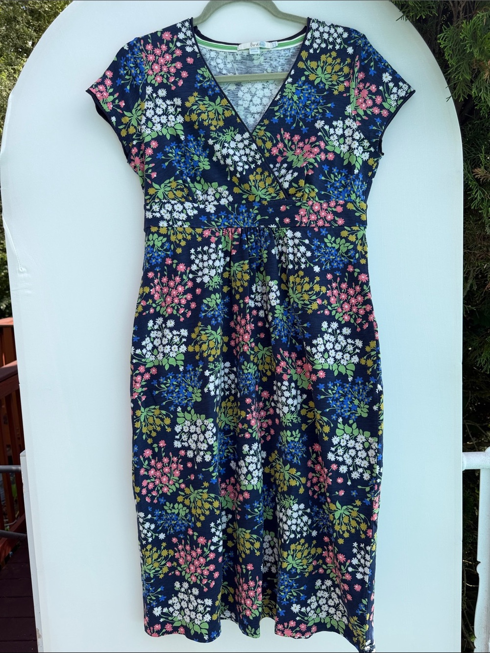 Boden Floral V-Neck Midi Dress in Navy with Pink & White flowers like new 8 L